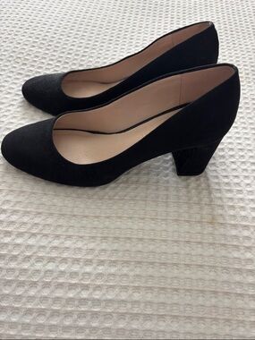Kelly & Katie Black Suede Rounded Toe Mid Block Heel Pumps